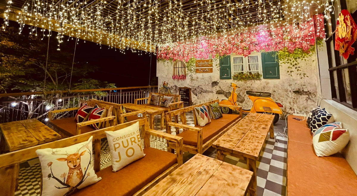 The cafe has a rooftop view to look down on the street or check-in for virtual life 